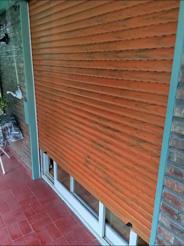 ALT: Reparación de persianas de madera en Pompeya cerca de Av. Sáenz