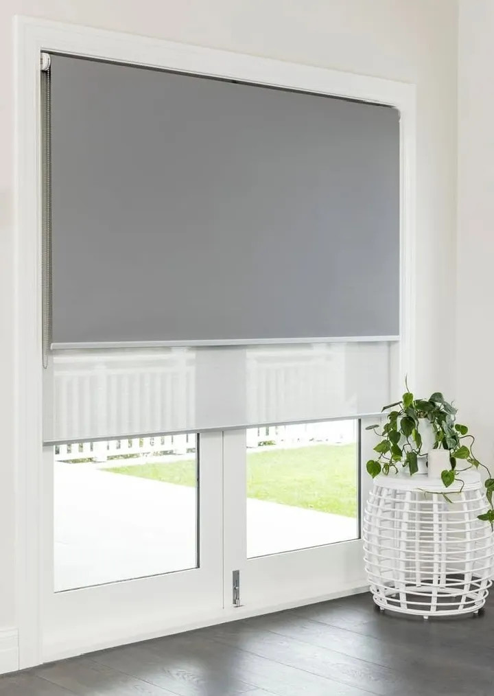 alt="Persiana roller blackout gris con screen en puerta-ventana blanca — arreglo e instalación de persianas en Colegiales (CABA)."> Fuentes