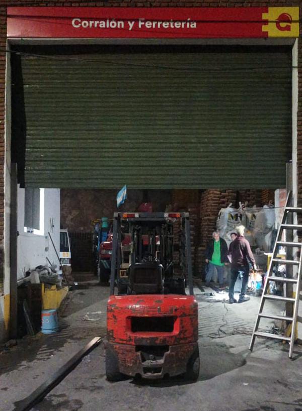 "Reparación de cortina metálica en Villa Urquiza con motor industrial"