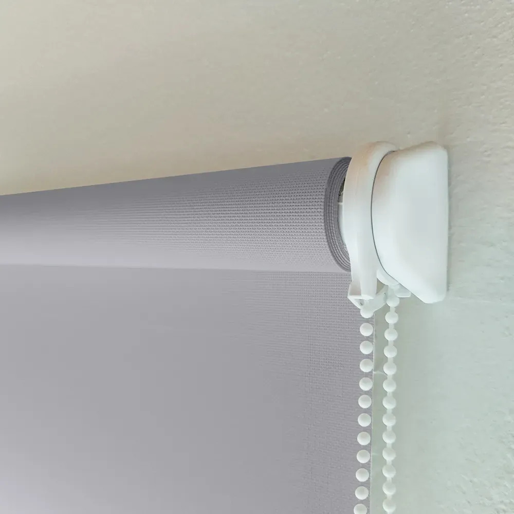 alt="Reparación de cortinas roller en Palermo con servicio técnico especializado para sistemas blackout, screen y tradicionales."